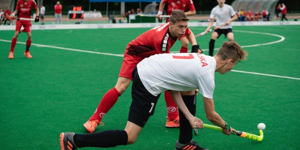 Polska reprezentacja K-16 oraz M-16 w półfinale Mistrzostw Europy w hokeju na trawie.'