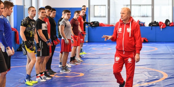 Trening bokserów w COS