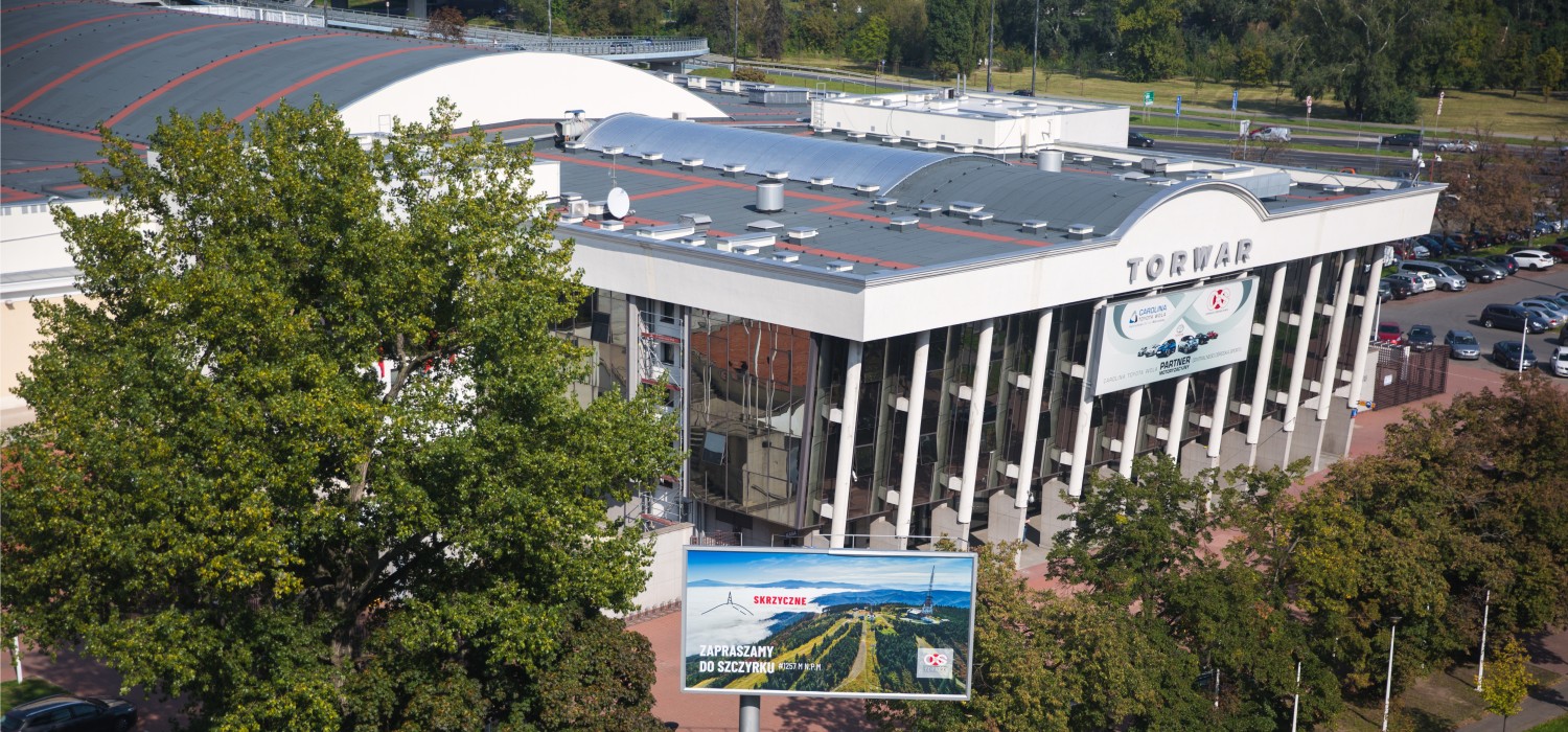Dach COS Torwar z perspektywy dachu stadionu Legii Warszawa