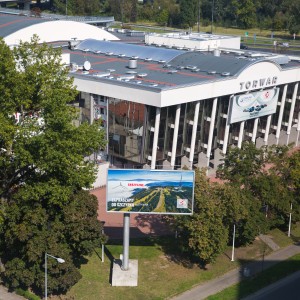 Dach COS Torwar z perspektywy dachu stadionu Legii Warszawa