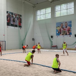Wnętrze hali do sportów plażowych