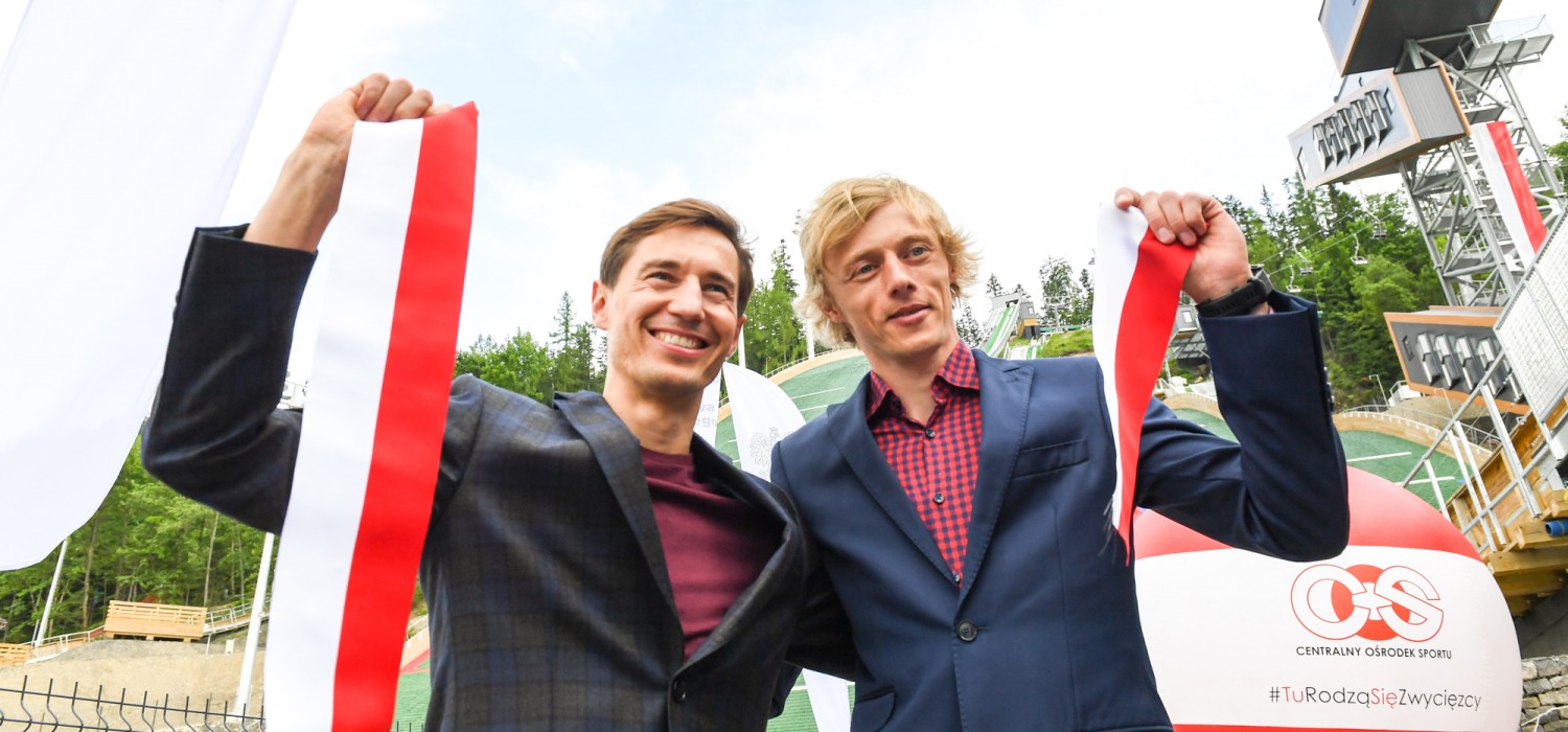 Kamil Stoch i Dawid Kubacki podczas uroczystego otwarcia Średniej Krokwi