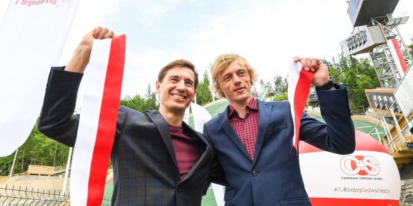 Kamil Stoch i Dawid Kubacki podczas uroczystego otwarcia Średniej Krokwi