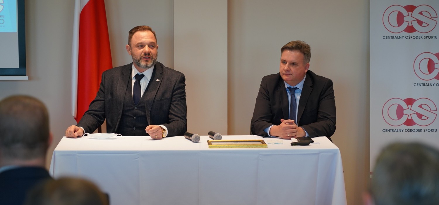 Dyrektor COS Andrzej Kalinowski oraz Dyrektor COS OPO Cetniewo Michał Kowalski podczas konferencji prasowej