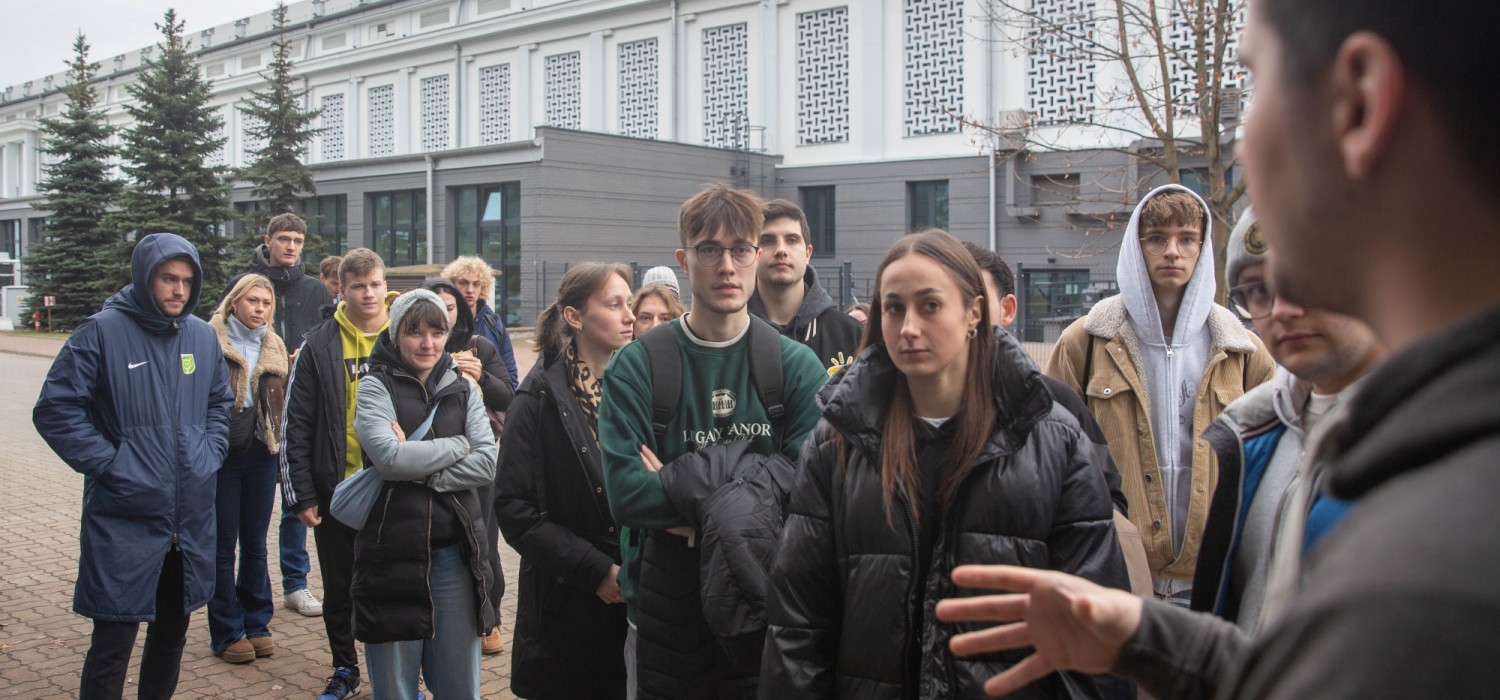 Zdjęcie z wizyty studentów AWF w siedzibie COS