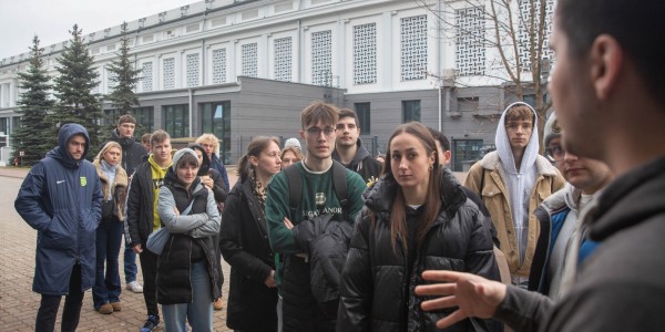 Zdjęcie z wizyty studentów AWF w siedzibie COS